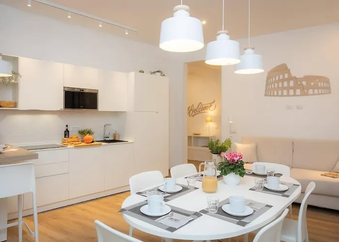 Colosseum Holidays - Three-Bedroom Apartment