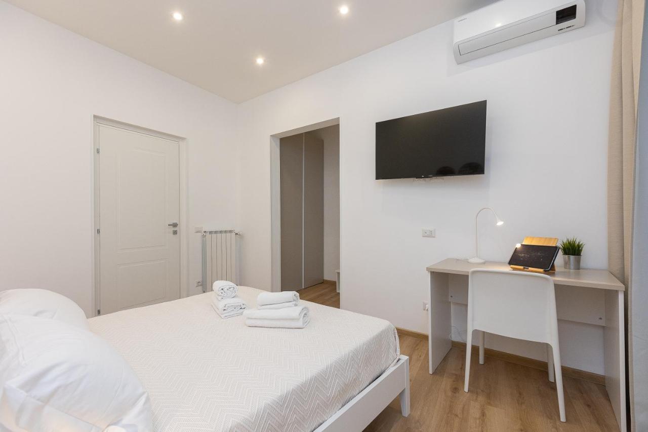Colosseum Holidays - Three-bedroom Rom