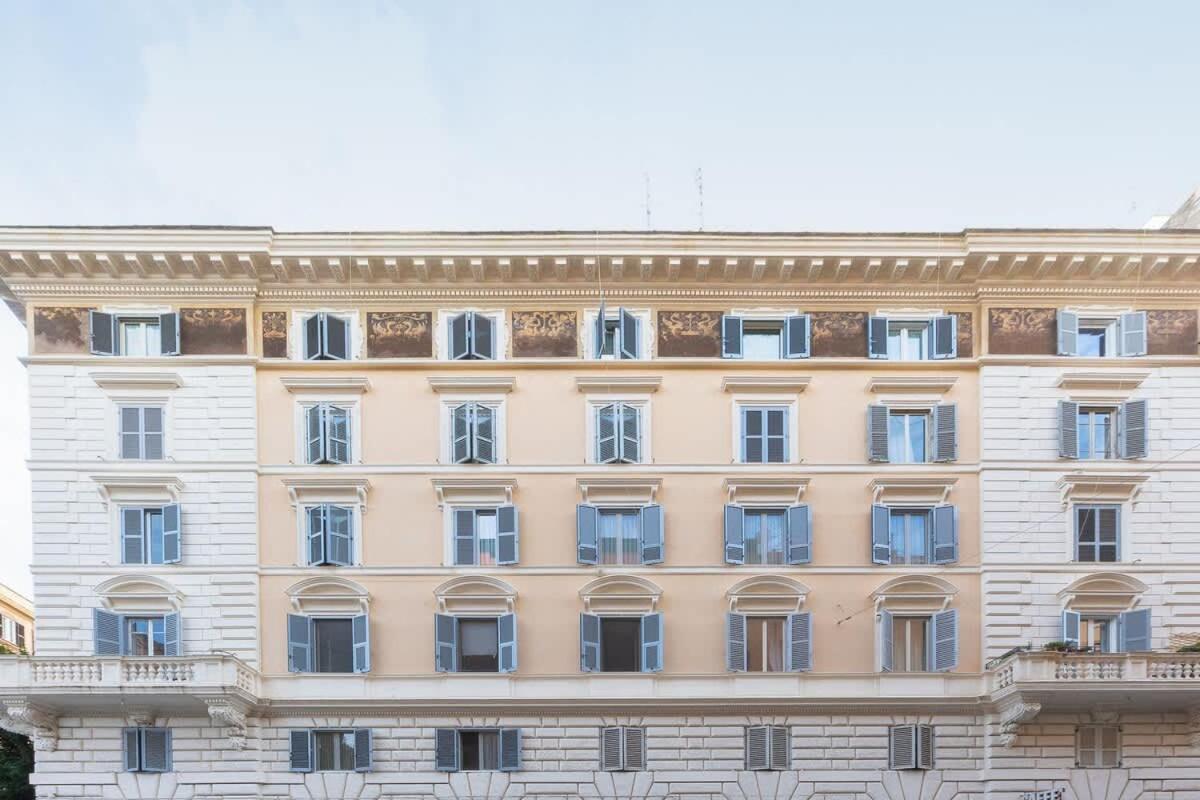 Colosseum Holidays - Three-bedroom *