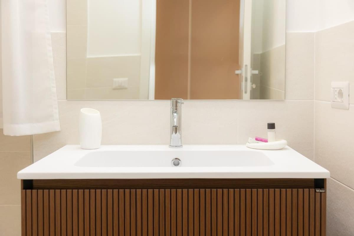 Colosseum Holidays - Three-bedroom Apartamento Roma