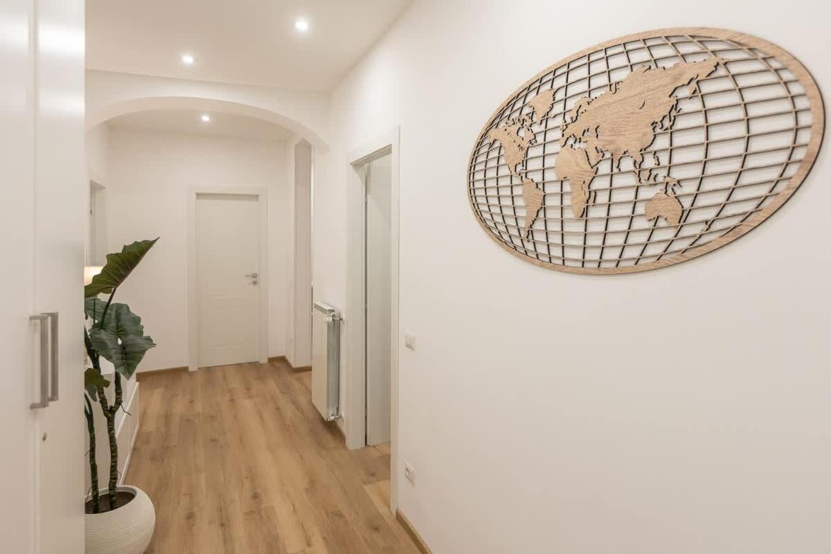 Colosseum Holidays - Three-bedroom *