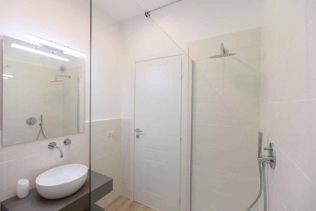 Colosseum Holidays - Three-bedroom * Roma