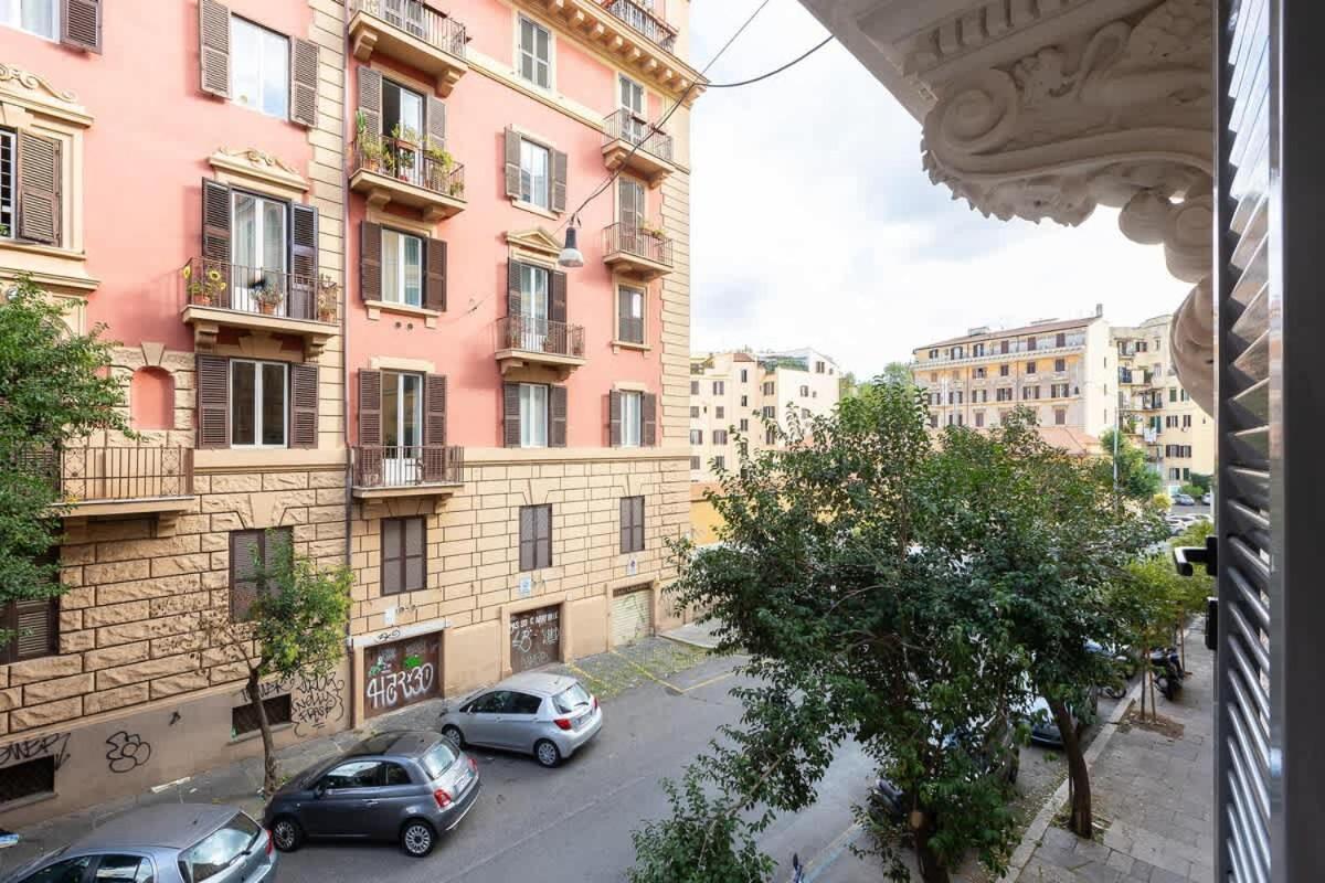 Colosseum Holidays - Three-bedroom Apartamento Roma